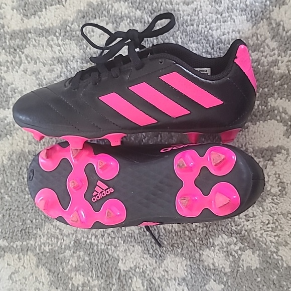 Girls cleats - Picture 2 of 3